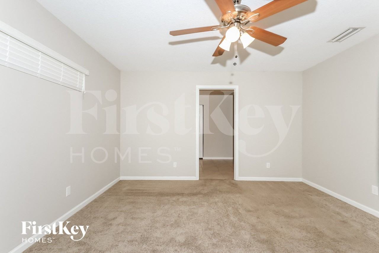 1371 Sw Sudder Ave - Photo 7 of 15