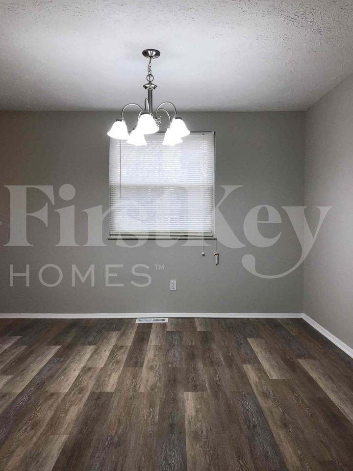 1324 Lansdowne Rd - Photo 4 of 17