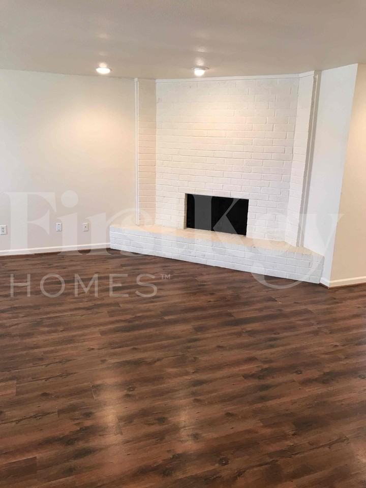 1217 Meadow Creek Dr - Photo 2 of 23