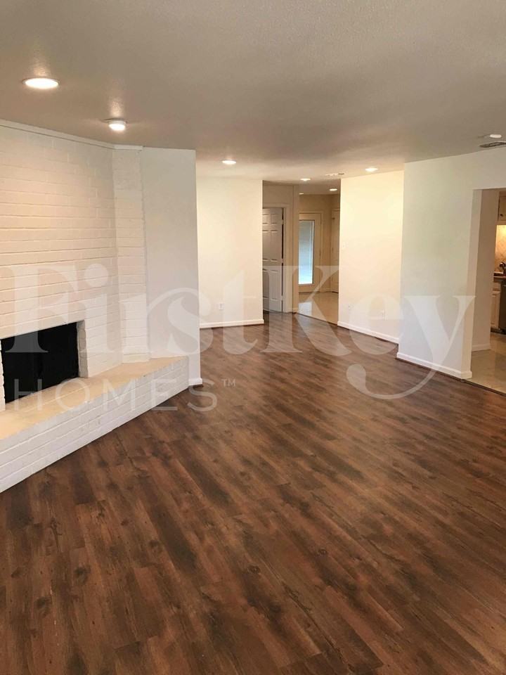 1217 Meadow Creek Dr - Photo 5 of 23