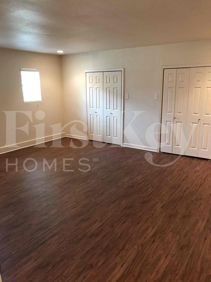 1217 Meadow Creek Dr - Photo 6 of 23