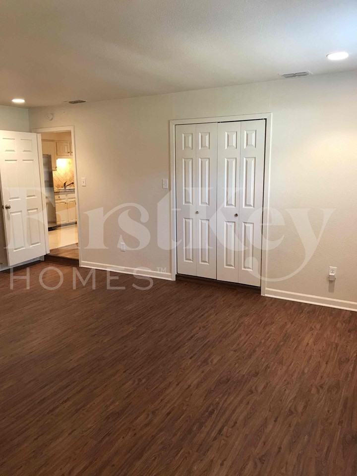 1217 Meadow Creek Dr - Photo 7 of 23