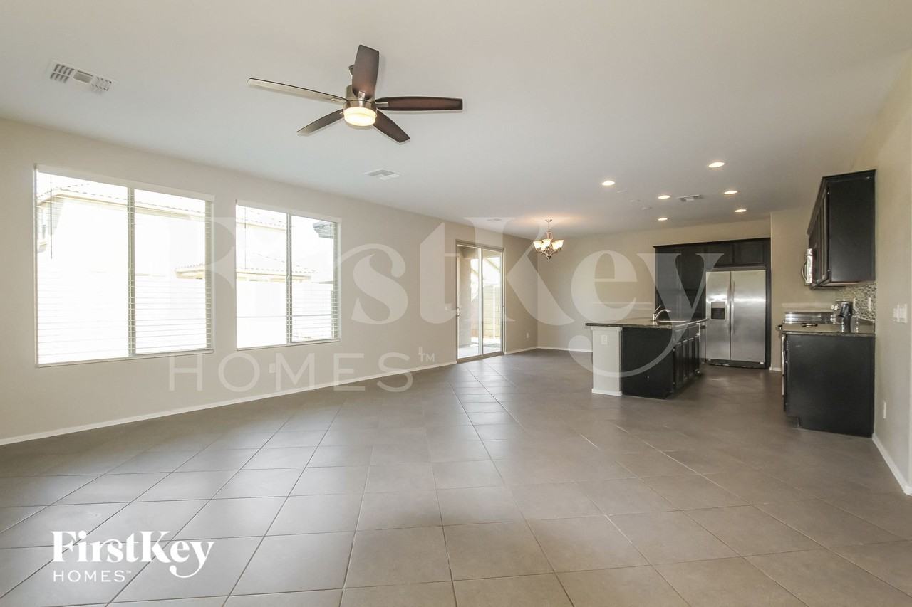 12034 W Briles Rd - Photo 3 of 15