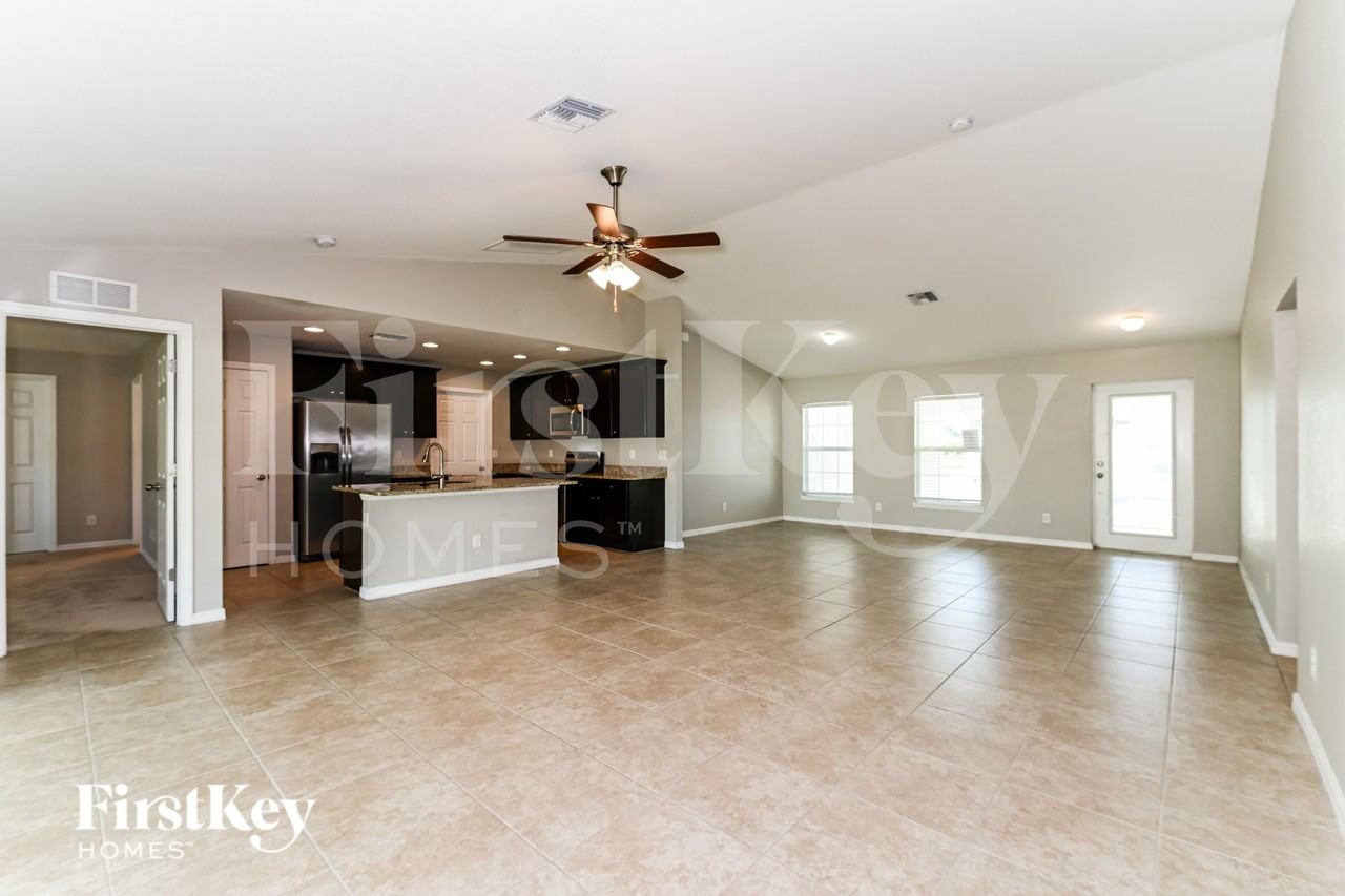 1201 Sw 30th St - Photo 4 of 16