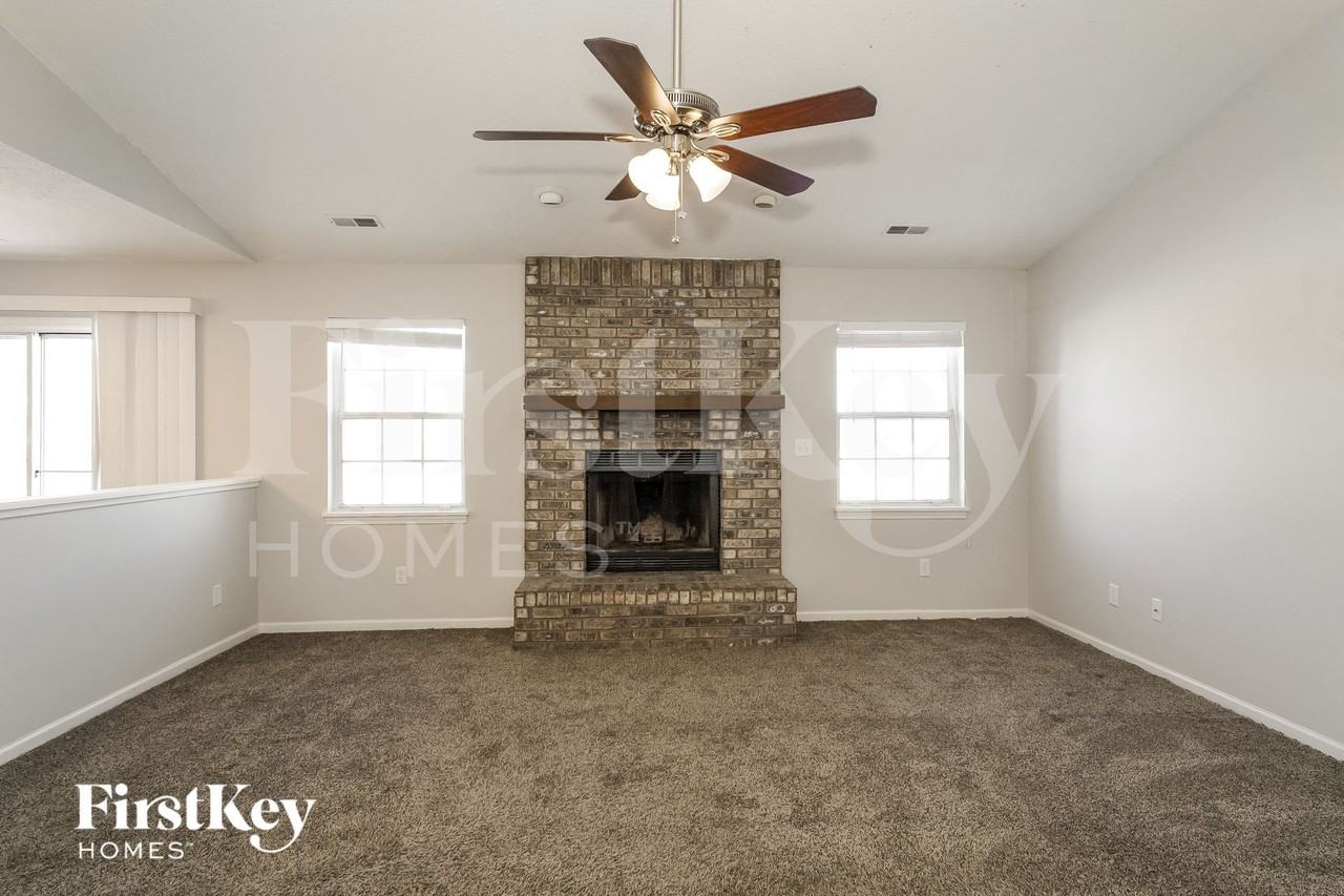 11824 Shannon Pointe Rd - Photo 2 of 15