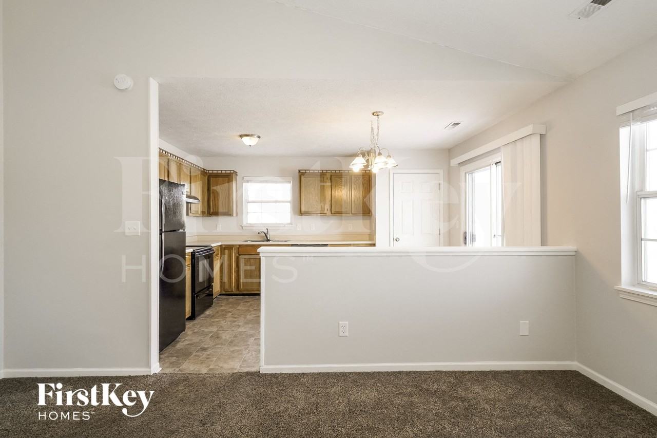 11824 Shannon Pointe Rd - Photo 3 of 15