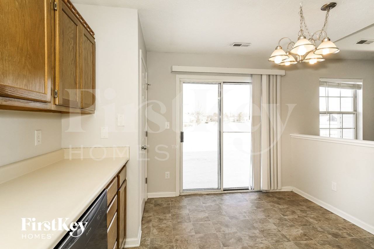 11824 Shannon Pointe Rd - Photo 5 of 15