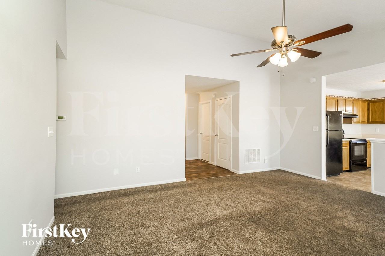 11824 Shannon Pointe Rd - Photo 7 of 15