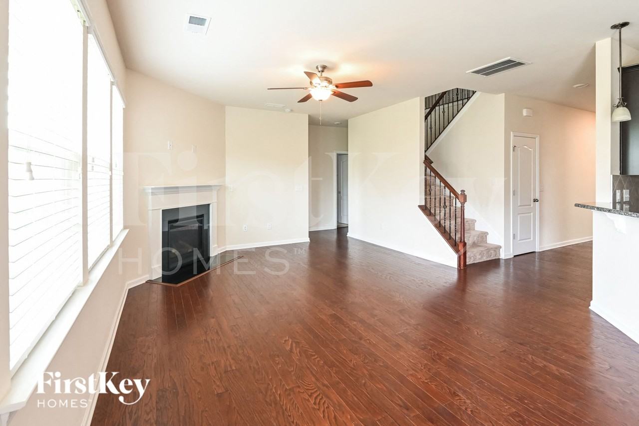 11607 Gilroy Ln - Photo 2 of 15