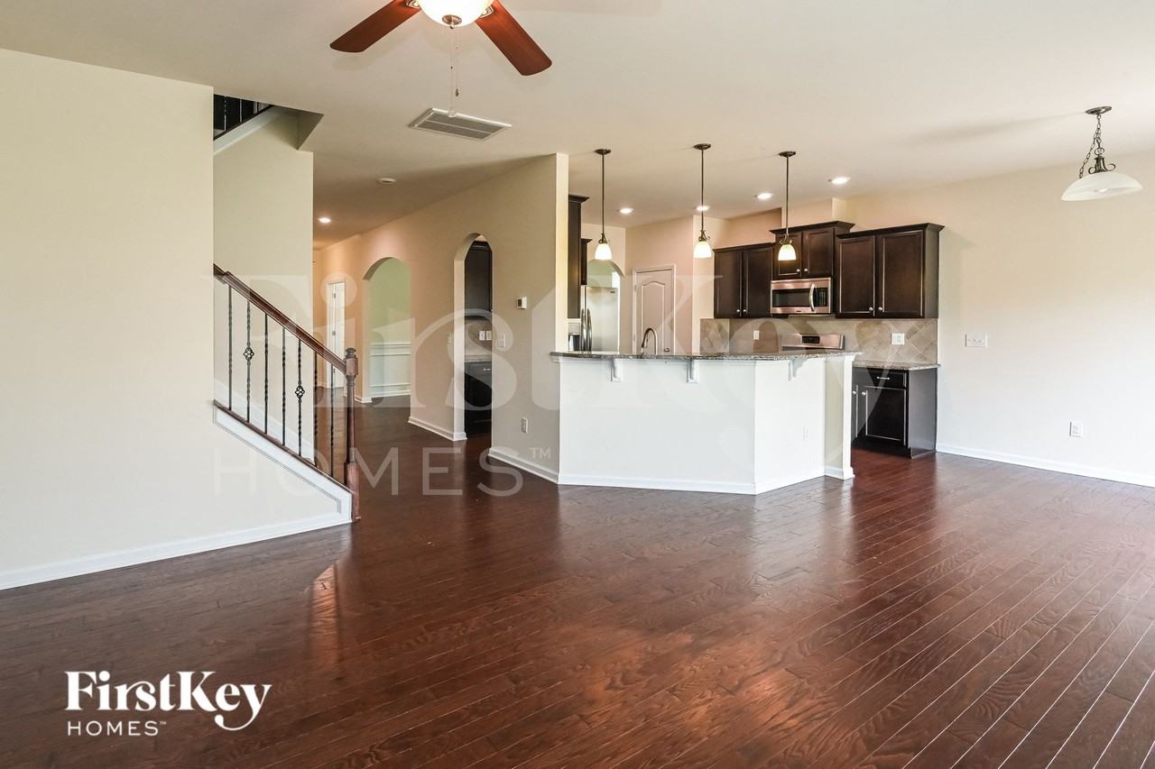 11607 Gilroy Ln - Photo 4 of 15