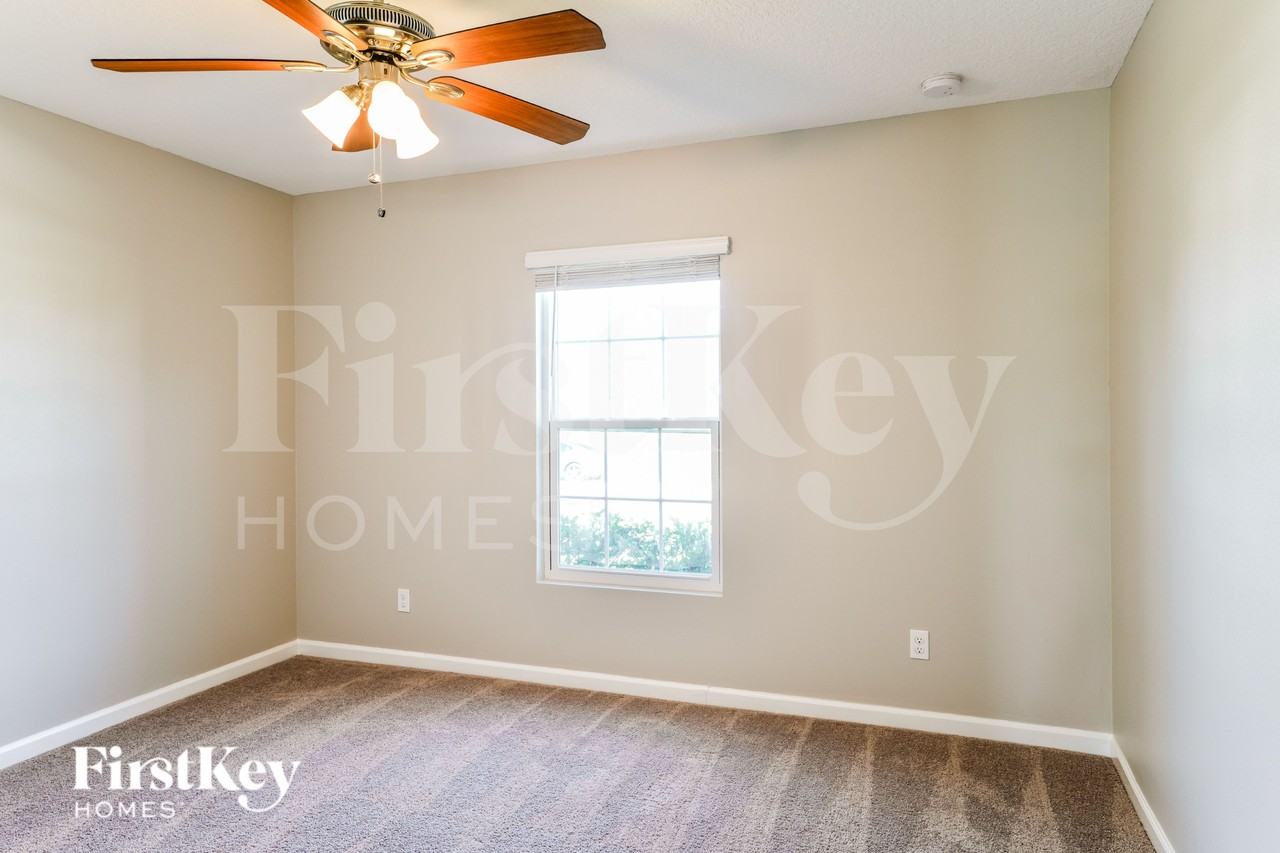 1082 Sw Bianca Ave - Photo 7 of 15