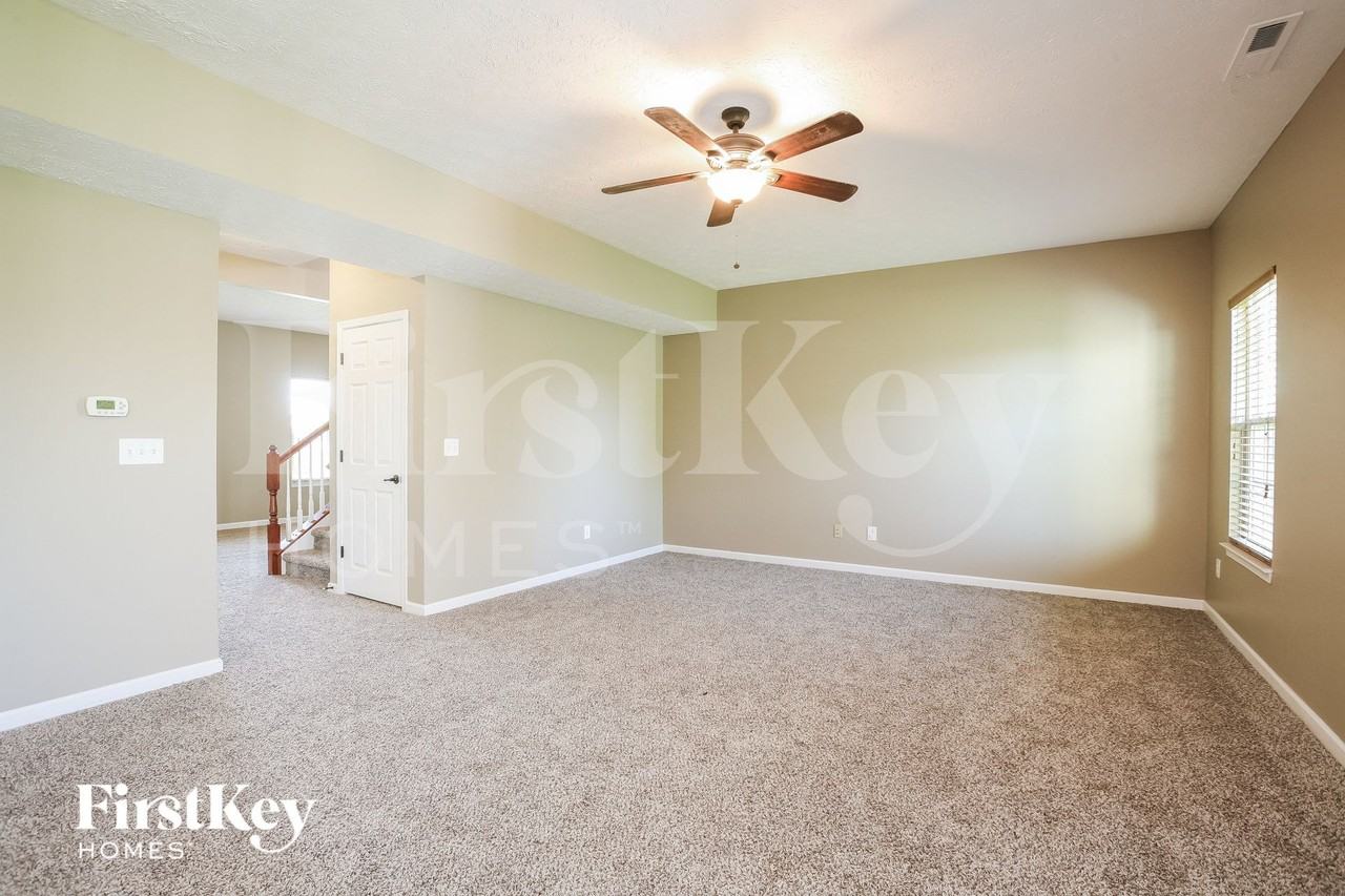 10262 Mcclain Dr - Photo 3 of 15