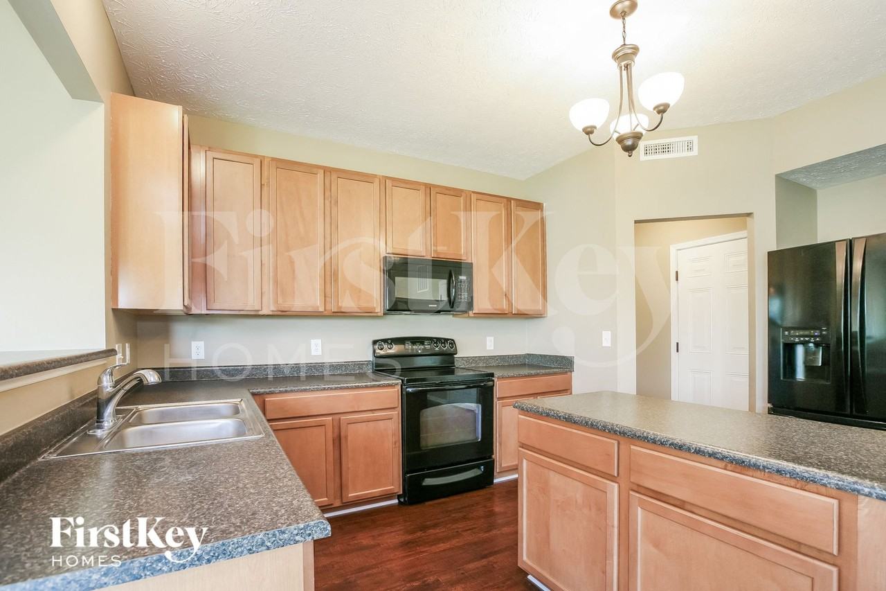 10262 Mcclain Dr - Photo 4 of 15