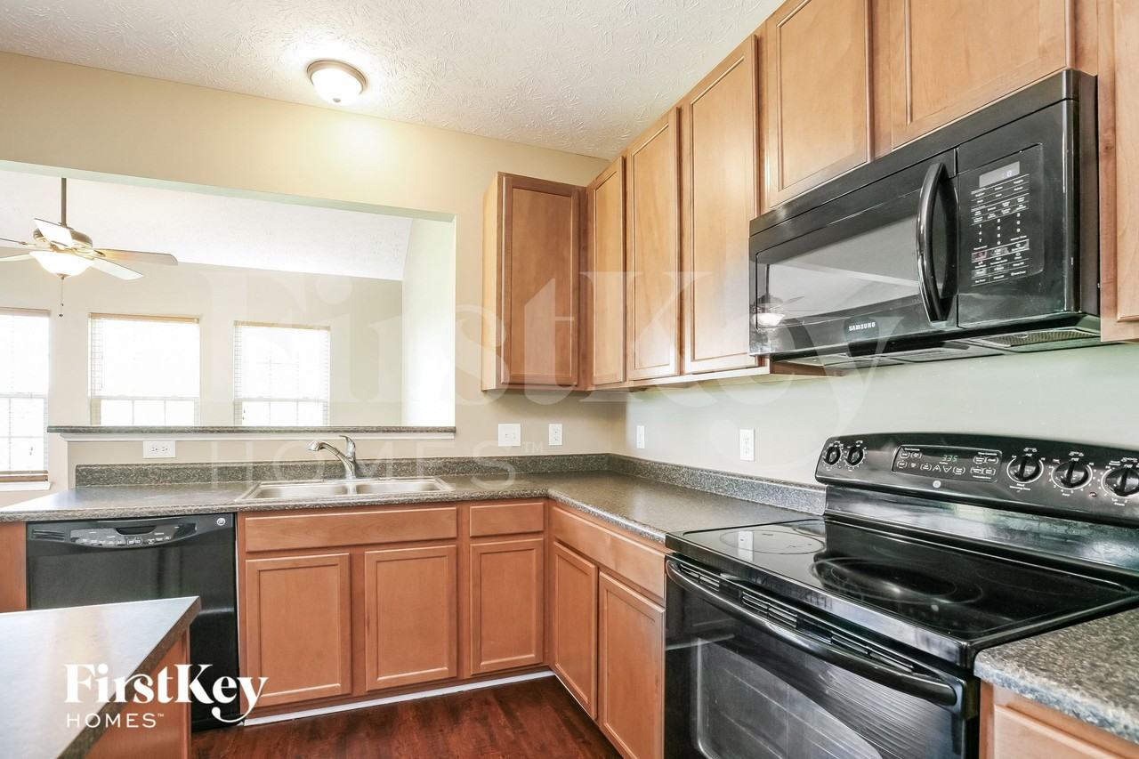 10262 Mcclain Dr - Photo 5 of 15