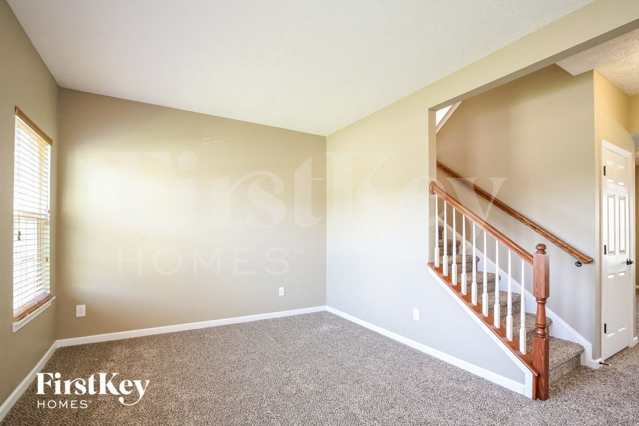 10262 Mcclain Dr - Photo 6 of 15