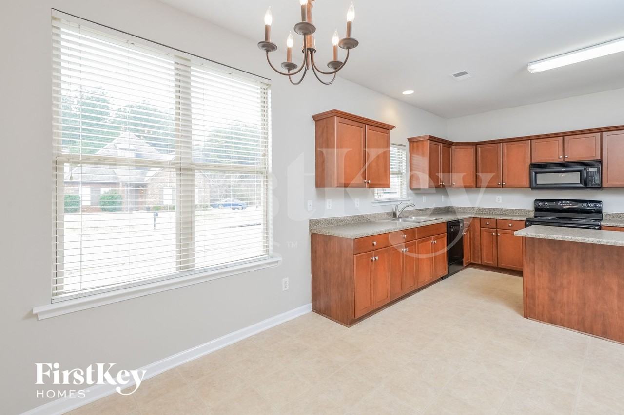 1000 Medinah Dr - Photo 5 of 15