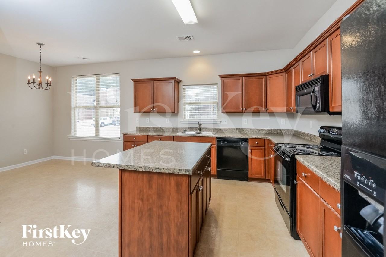 1000 Medinah Dr - Photo 6 of 15