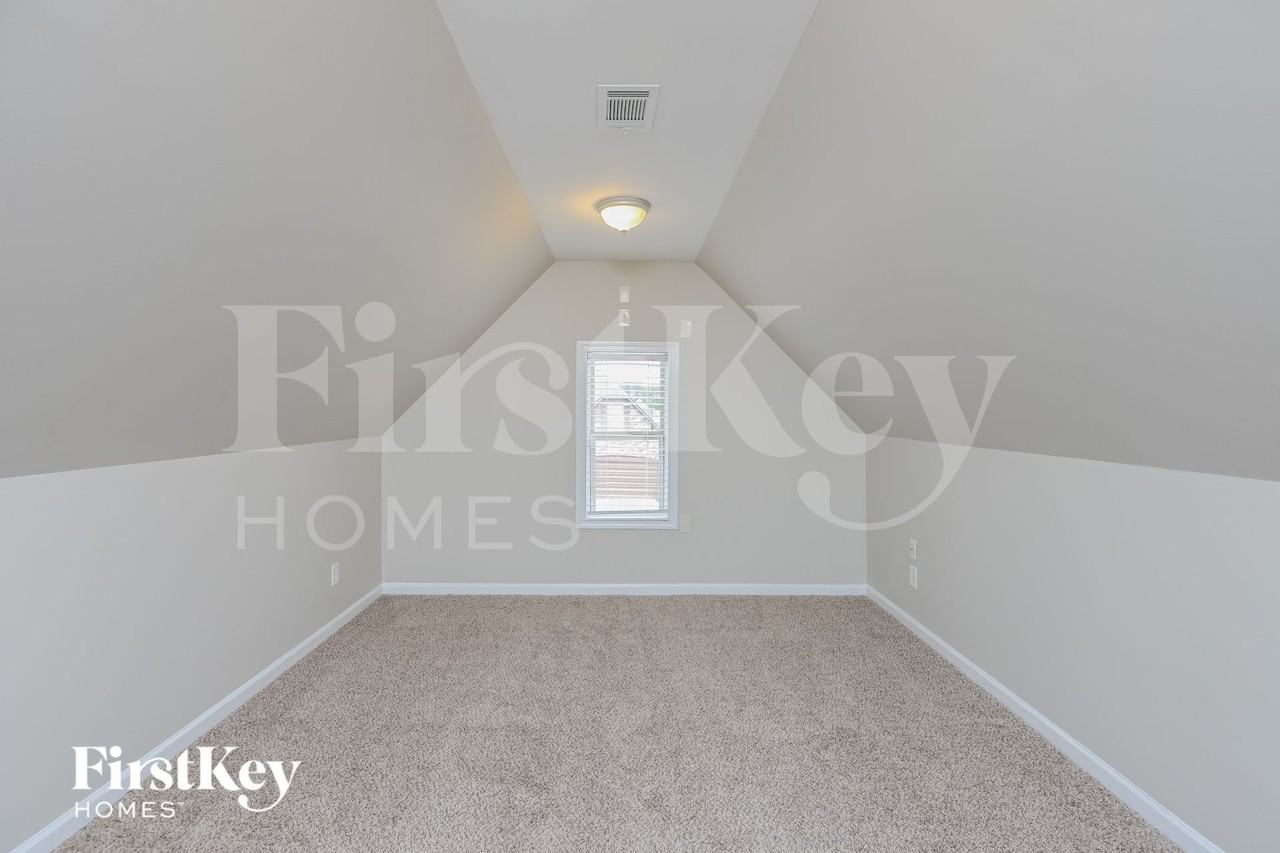 1000 Medinah Dr - Photo 7 of 15