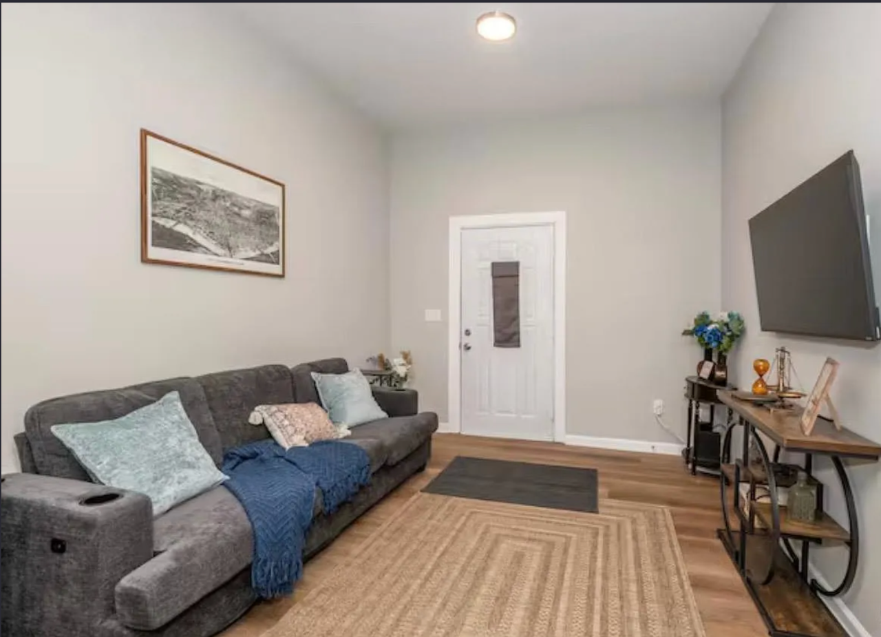 887 Lexington Ave #1 - Photo 3 of 15