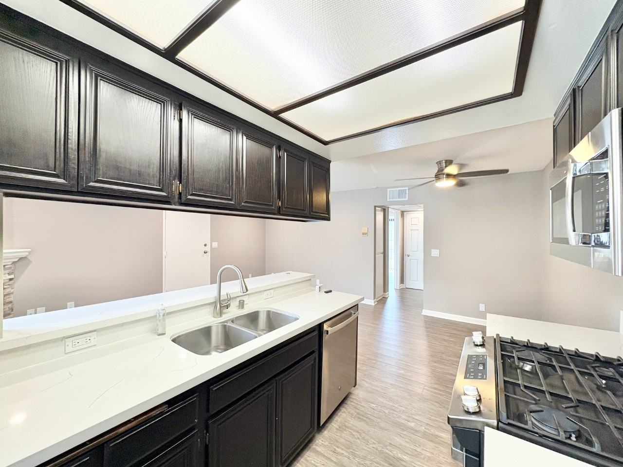 6204 Fulton Ave - Photo 3 of 8