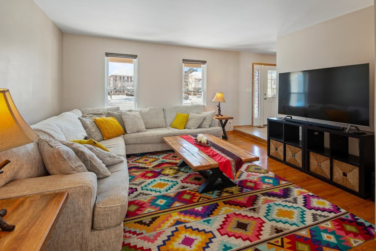 595 Pershing Ct - Photo 6 of 17