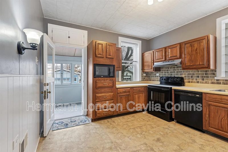 5208 Robert Ave - Photo 5 of 14