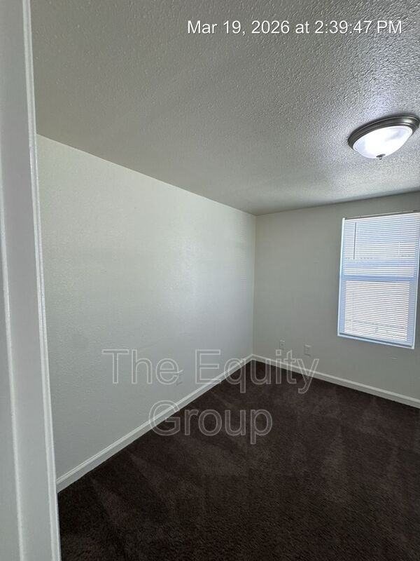 610 Pickerell Ave - Photo 4 of 17