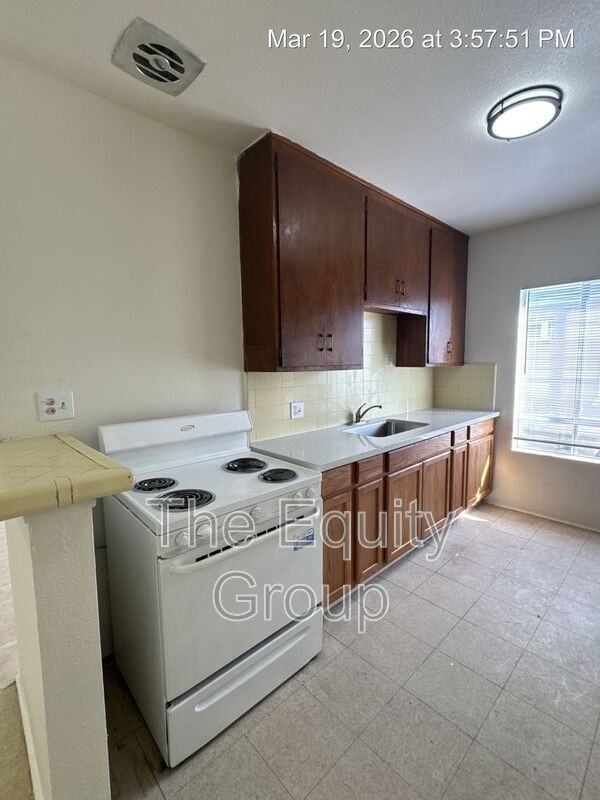 560 S Richmond Ave #3 - Photo 7 of 13