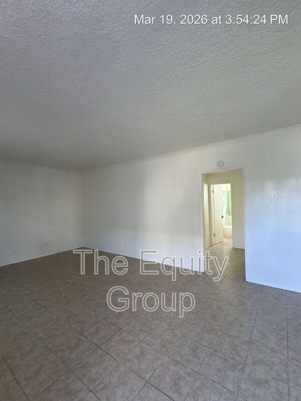 570 S Richmond Ave #1 - Photo 3 of 21