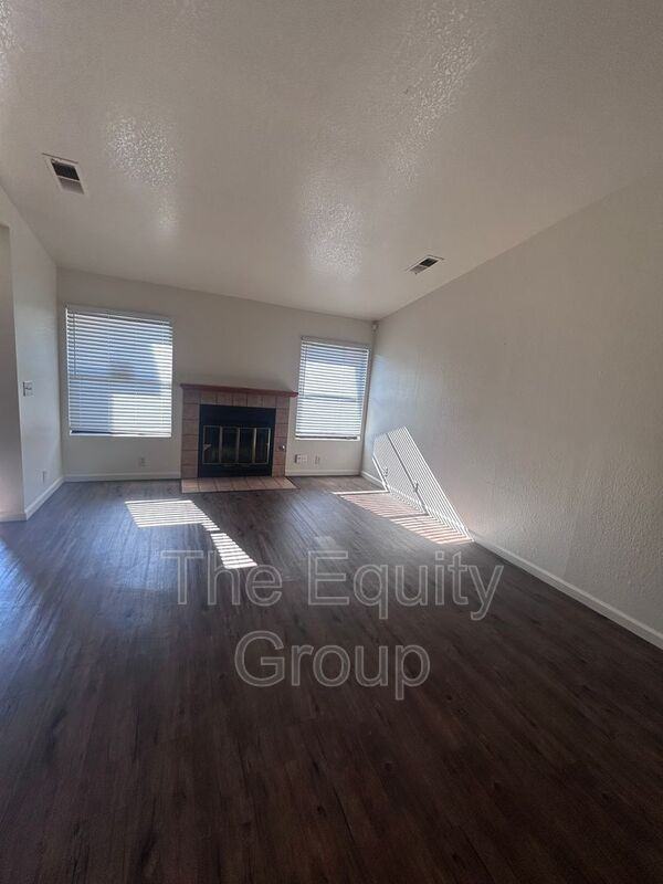 4134 W Douglas Ave - Photo 3 of 16