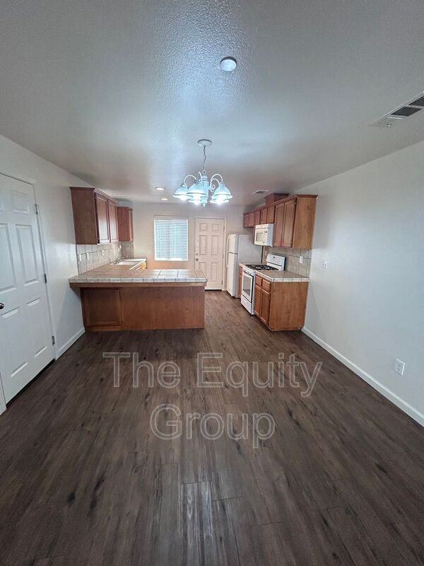 2232 W Lark Ave - Photo 5 of 20