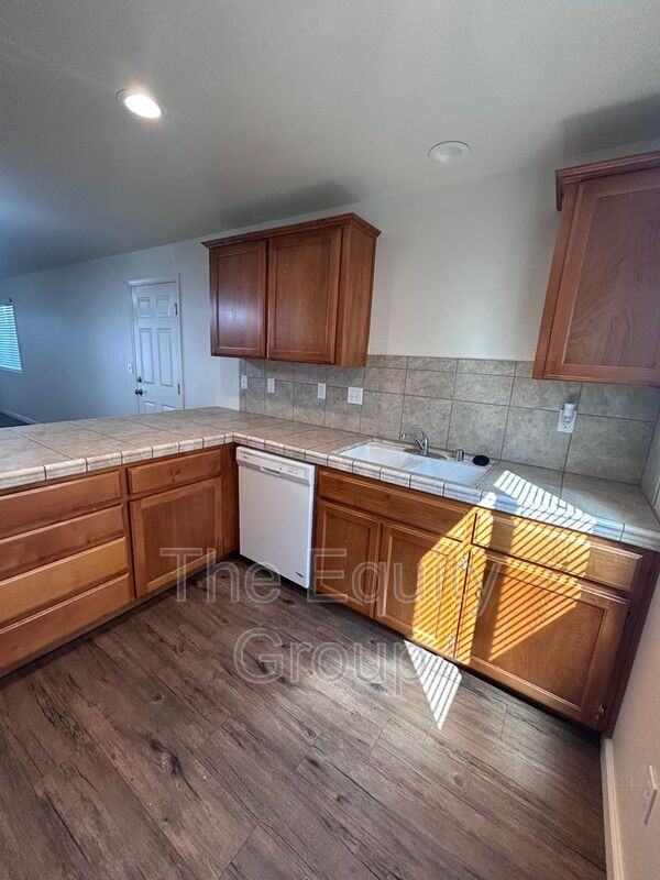 2232 W Lark Ave - Photo 7 of 20