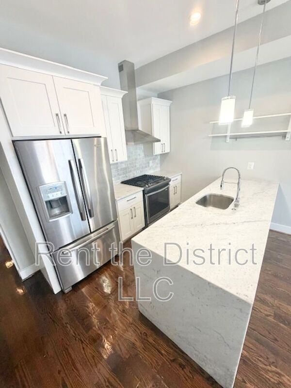 913 12th St Ne #2 - Photo 2 of 17