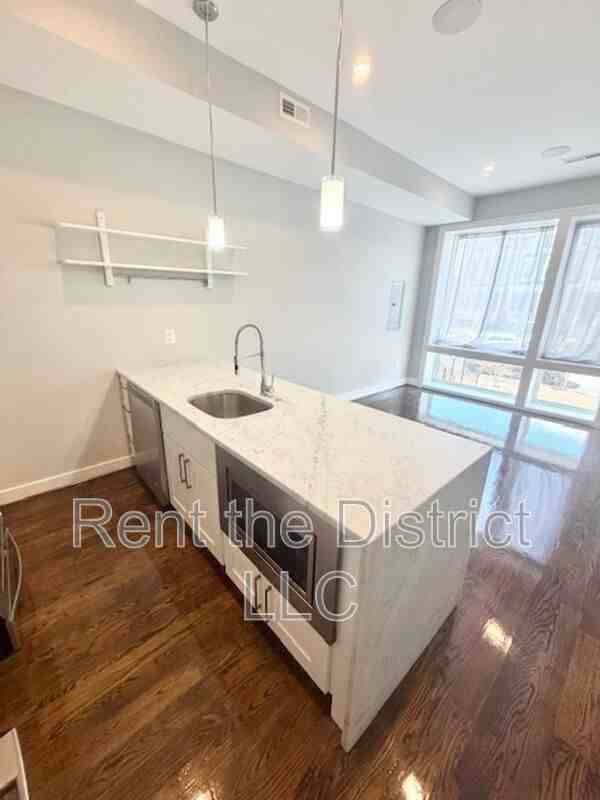 913 12th St Ne #2 - Photo 3 of 17