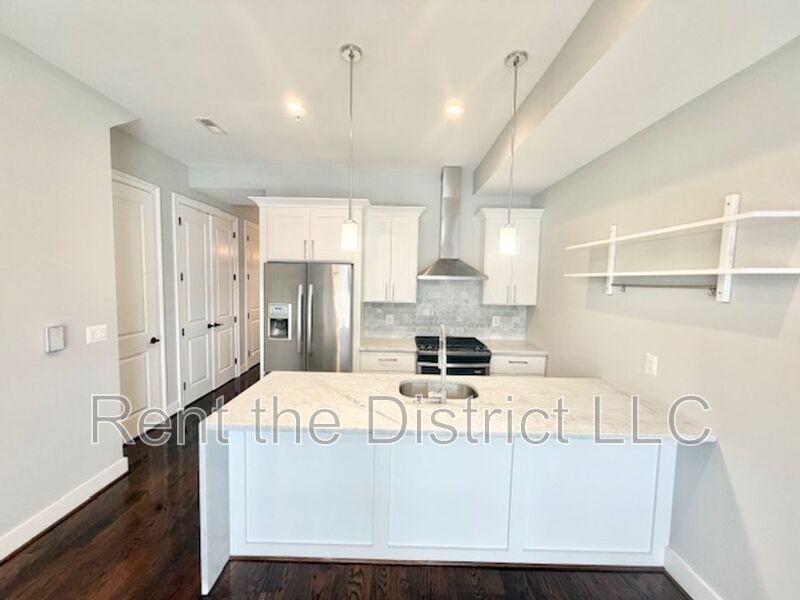 913 12th St Ne #2 - Photo 4 of 17