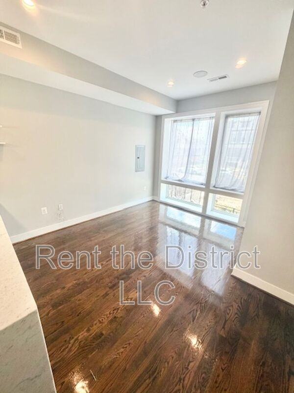 913 12th St Ne #2 - Photo 6 of 17