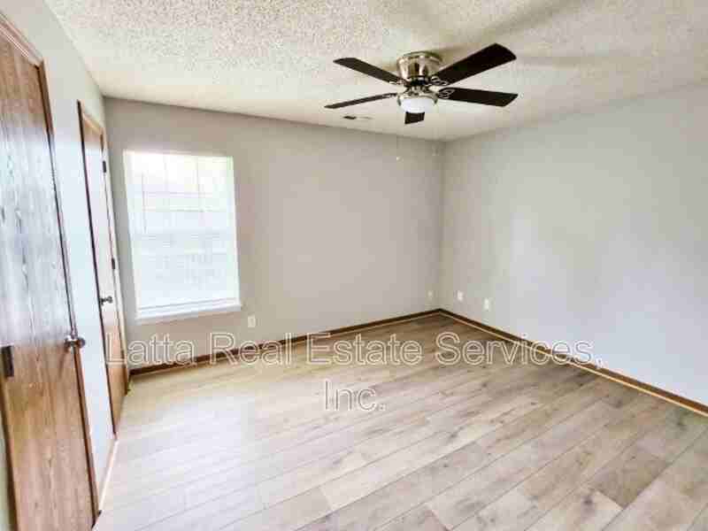 422 S Johnson Dr - Photo 4 of 7