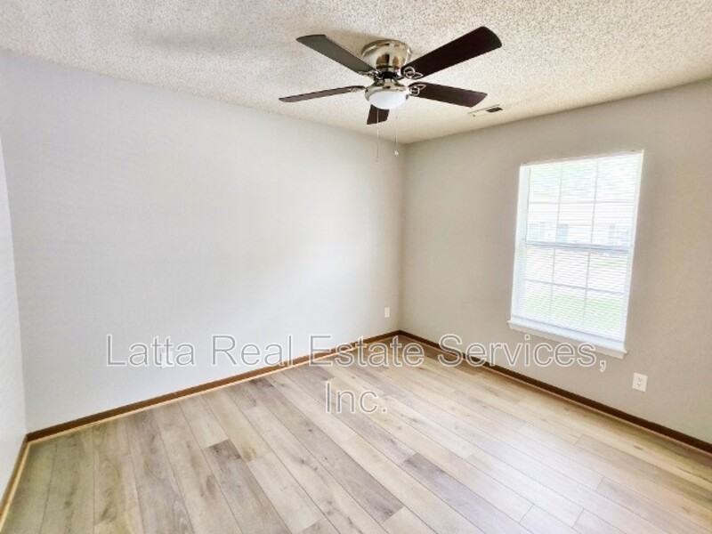 422 S Johnson Dr - Photo 5 of 7