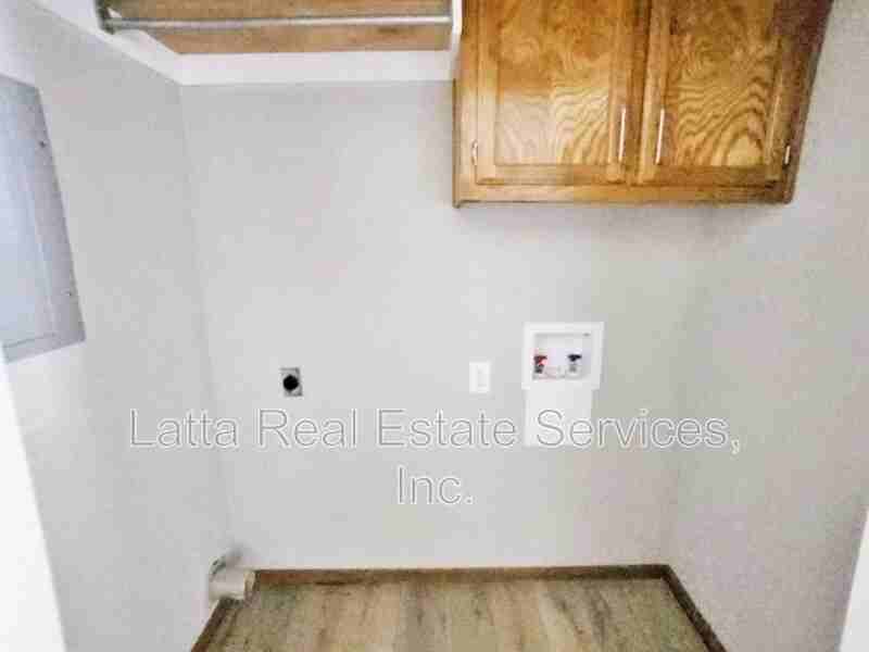 422 S Johnson Dr - Photo 7 of 7