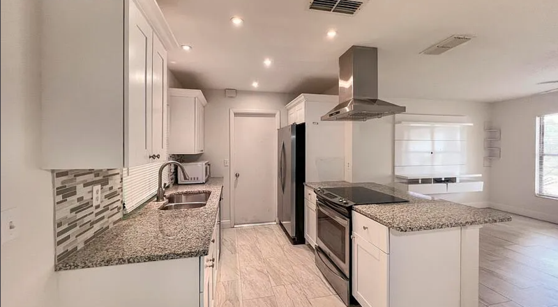 2445 E Burr Oak Ct - Photo 4 of 26