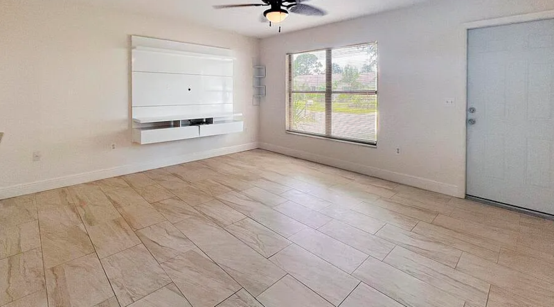 2445 E Burr Oak Ct - Photo 7 of 26