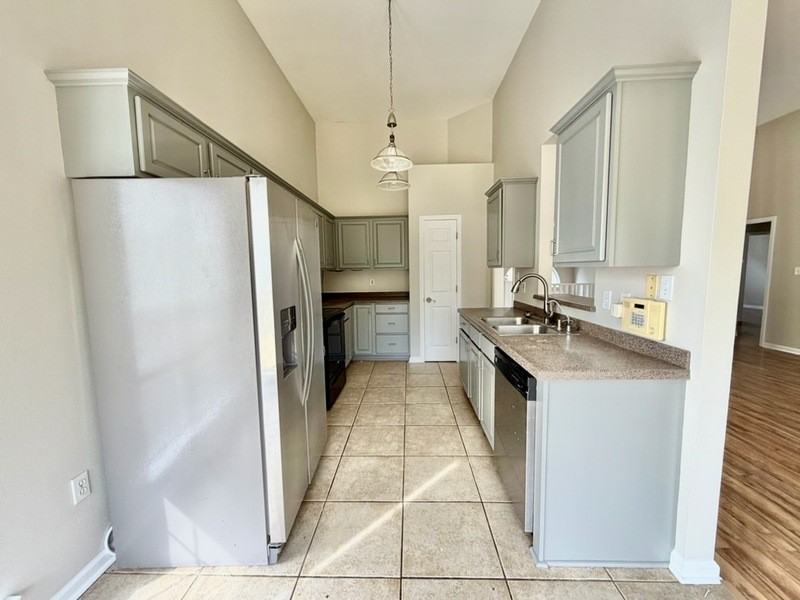 81 Lake Front Dr - Photo 7 of 22