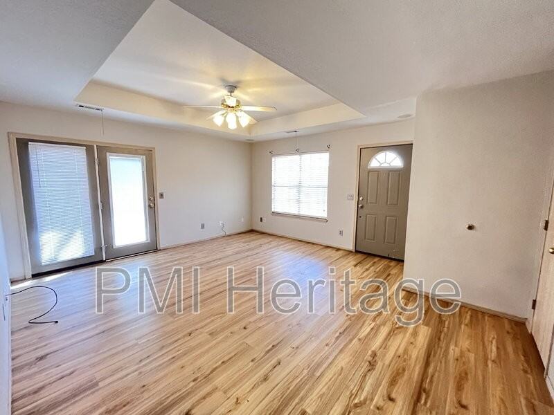 884 N Daisy Ln - Photo 3 of 19