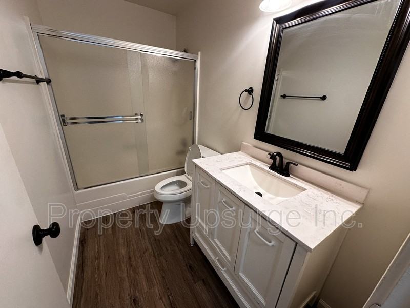 685 Mary St - Photo 3 of 17