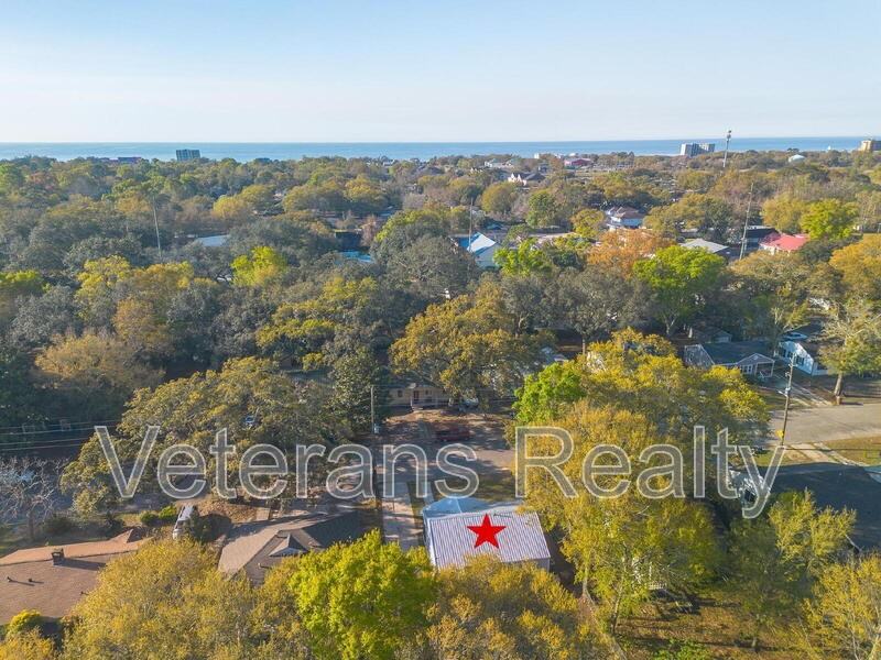 1772 Corley St - Photo 3 of 19