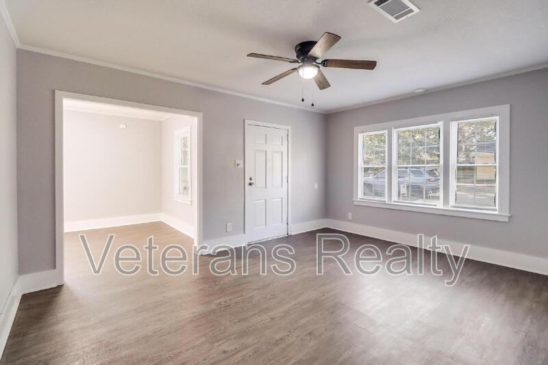 1772 Corley St - Photo 4 of 19