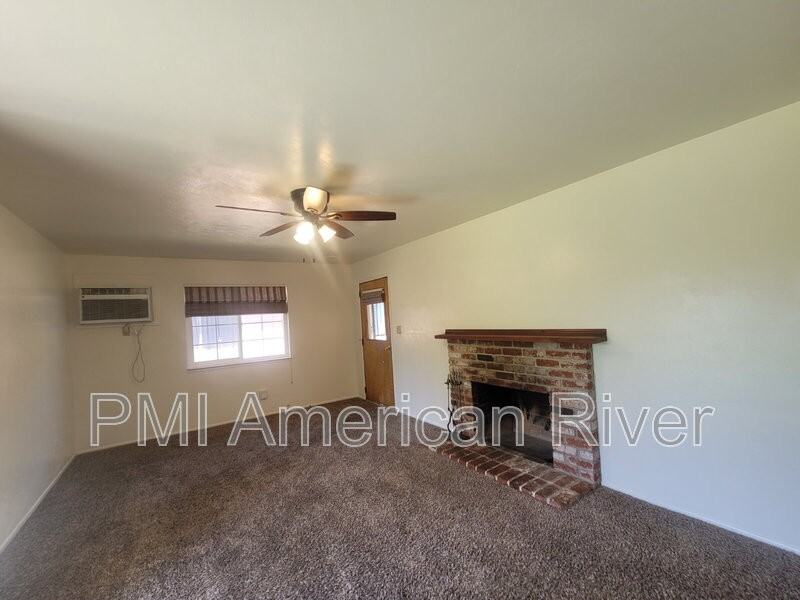 625 Elizabeth St - Photo 2 of 17