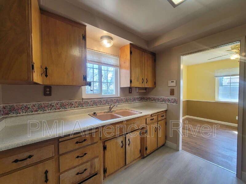 625 Elizabeth St - Photo 5 of 17