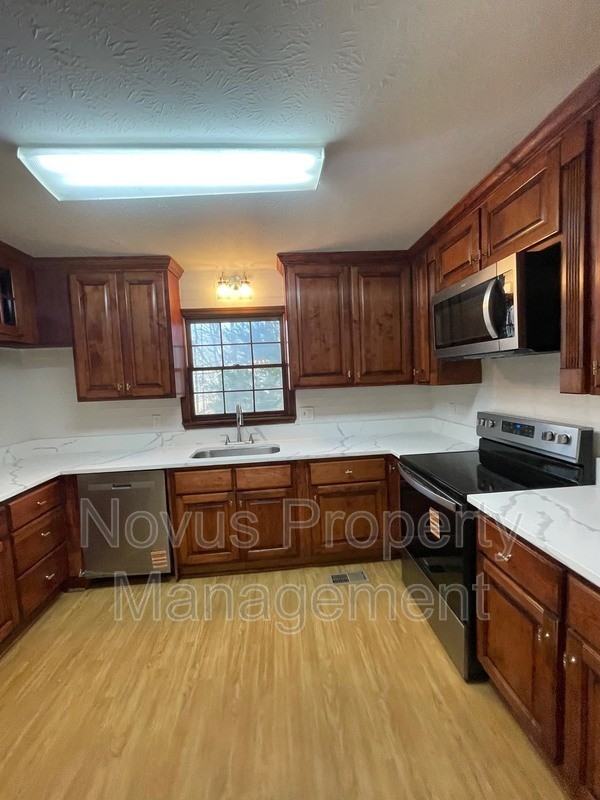 121 Chipley Creek Dr - Photo 6 of 32