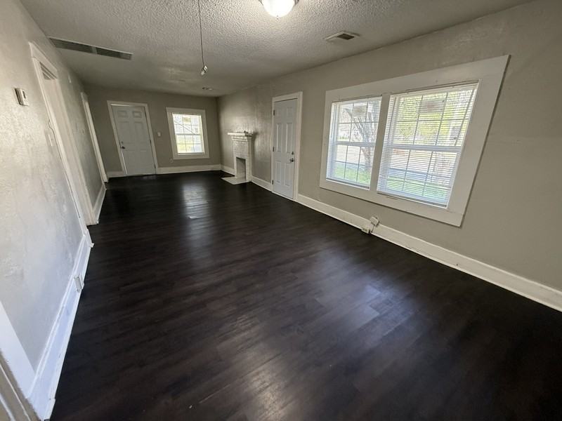 728 N Holmes St - Photo 4 of 21